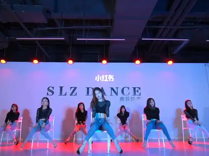 性感性感椅子舞