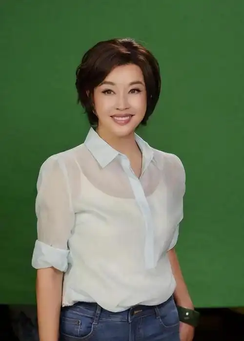 70岁刘晓庆爆近照!网友:这是"画皮",还是"妖怪"?