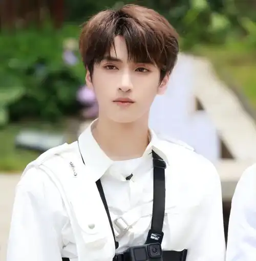 严浩翔被爆恋爱小号,细节遭扒,赵丽颖,杨紫被波及