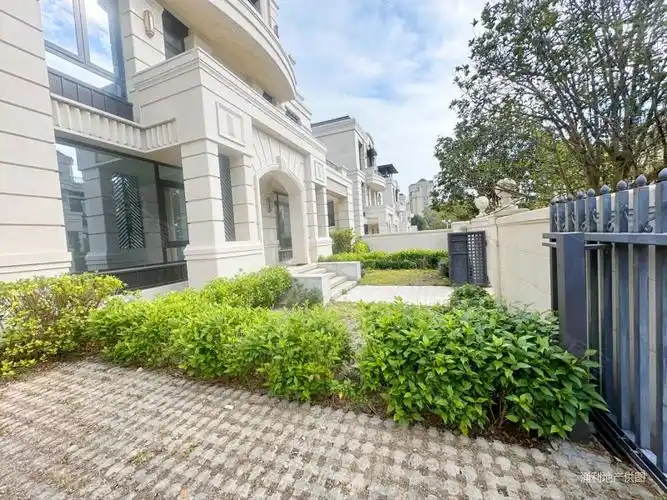 珠海市区华发山庄大独栋别墅抄底价出售看房有钥匙