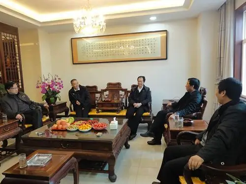 杨武学自强自立当模范全心全意为民富