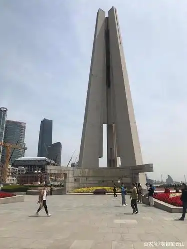 矗立在外滩的上海解放纪念碑