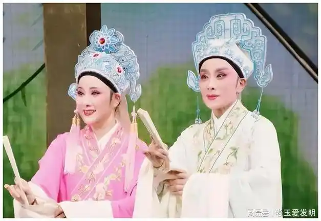 越剧名家吴凤花:因演戏被毁容,嫁画家丈夫现在怎样了?