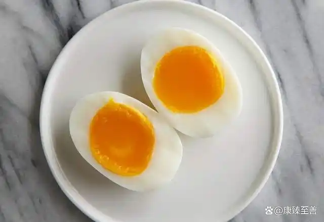 很多人表示,自己第一次做早餐,就是水煮鸡蛋.