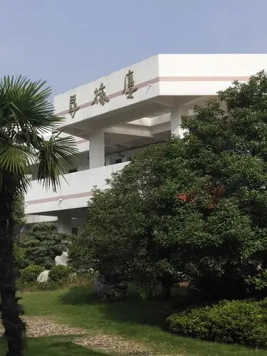 扬州市梅岭中学校园"梅文化"