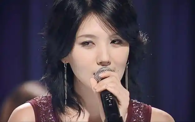 李恩珠是韩国非常有名的一位女明星,因为长相清纯,自从出道以来资源好