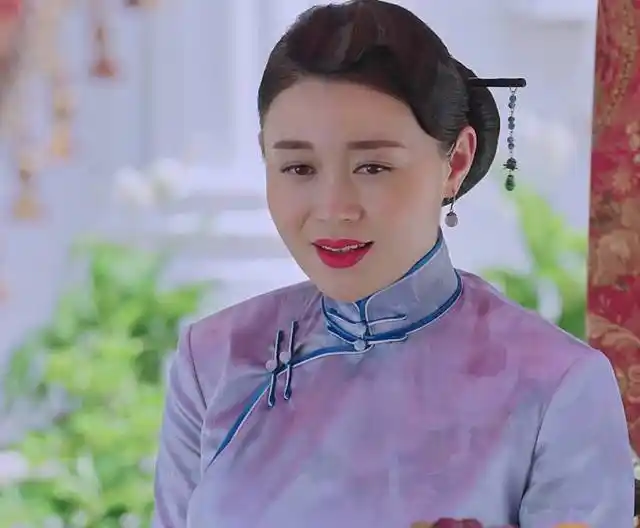 郭善忠遇到了赵丙承,他要去给佟格格送酒,以后姜县长喝的酒就都是他的