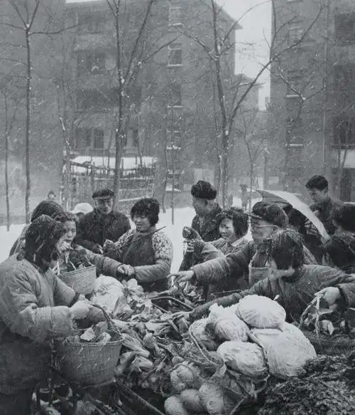 怀旧70年代老照片,那时的青岛海滨