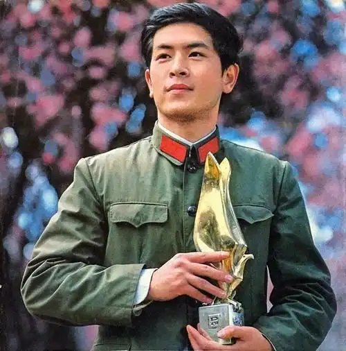 老照片80年代明星军装照龚雪葛优刘晓庆李秀明迟志强傅艺伟