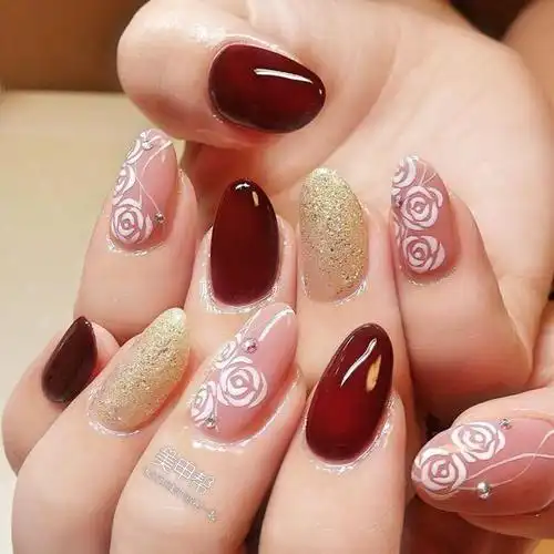想学玫瑰花手绘美甲?手把手教你