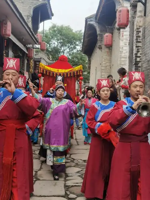 国庆假期第三天| 红歌快闪,抛彩迎亲,状元荣归,对决和珅,欢欢喜喜过