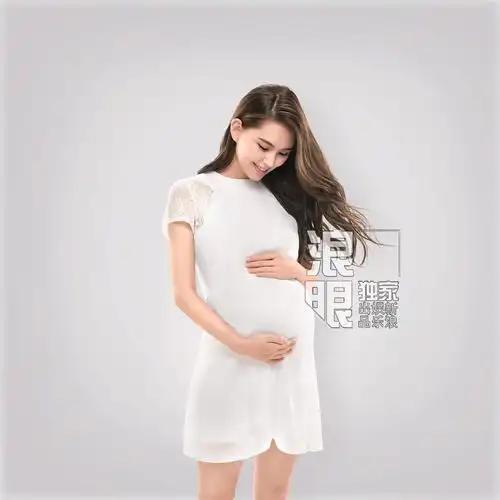 新浪娱乐讯 5月9日昆凌二胎孕照独家曝光,怀孕7个月的她一袭白衣