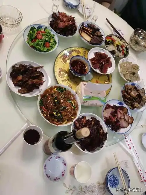 六张聚餐照在朋友圈火了!