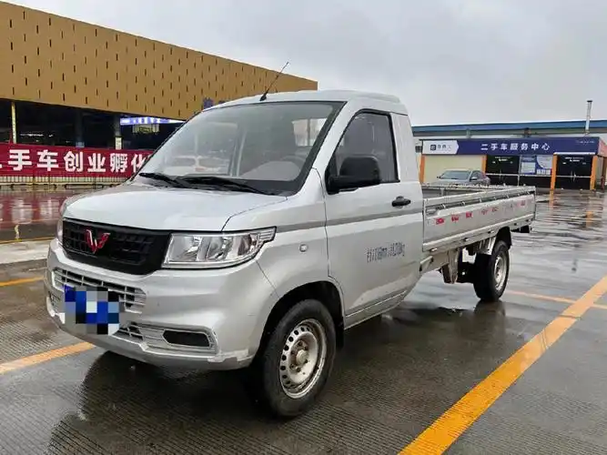 本地一手五菱新卡单排,19年5月份上牌,费用明年5月份 1.