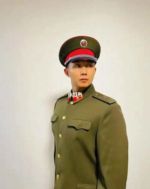 帮我左滑87转个身