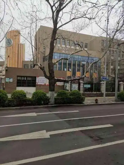 青岛二中分校(公交站)