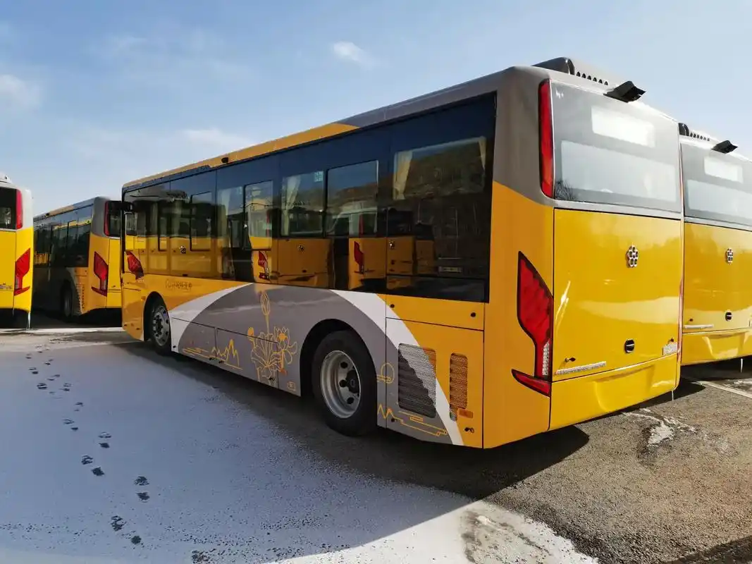 公交车 #新车  西宁市湟中区招标的新车正逐步来到湟中区. - 抖音