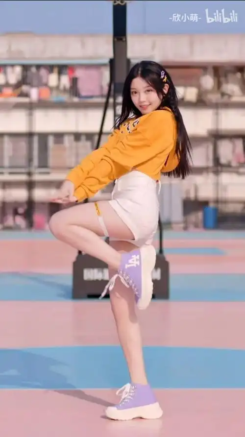 为什么这么多人说欣小萌是拉了腿的