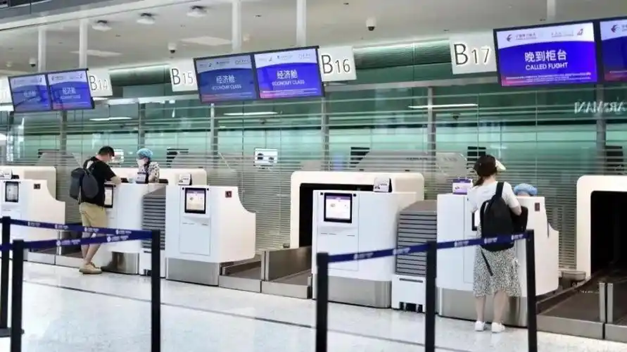 虹桥机场2号航站楼兼具自助值机 自助托运的值机柜台总数达32台,占
