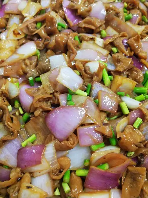 洋葱炒肥肠