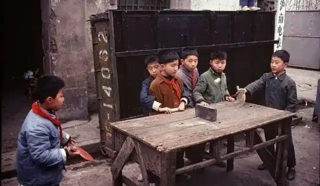 致50,60,70,80后的纯真童年!越长大越怀旧,看完泪目满满