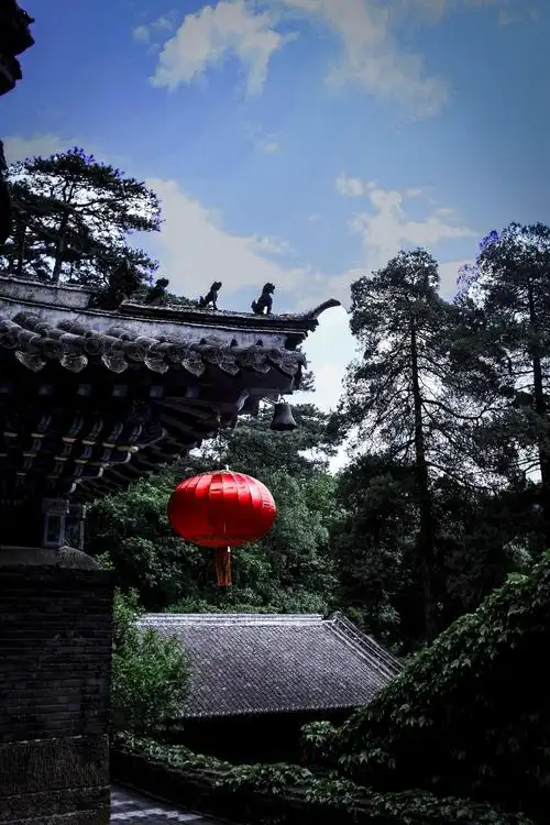 千山《古刹龙泉》