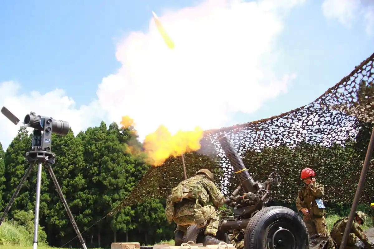 上自卫队板妻驻屯地第34普通科连队进行了120毫米重型迫击炮射击训练