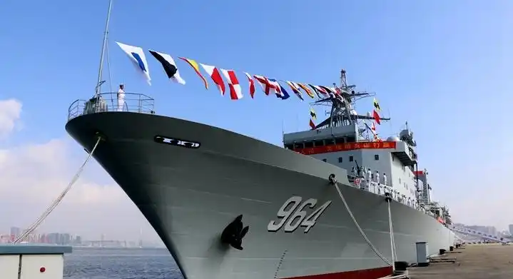 舰骆马湖舰,是我国自行研制设计生产的新型远洋综合补给舰,舷号964