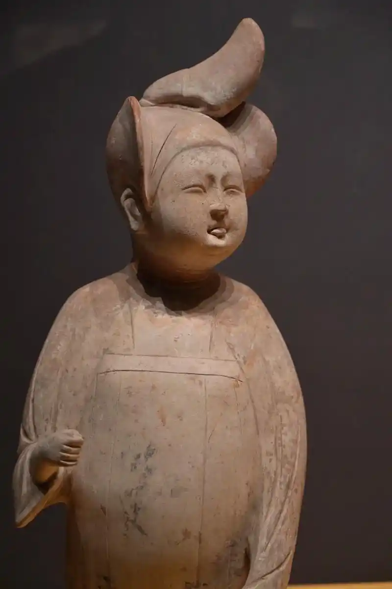 位于小雁塔内西安博物院的这组唐朝仕女陶俑, - 抖音