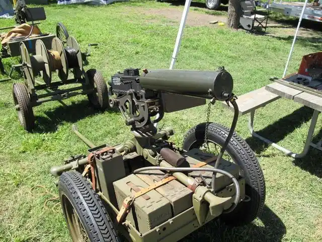勃朗宁m1917重机枪是美国在第一次世界末期开始使用的一种水冷式重