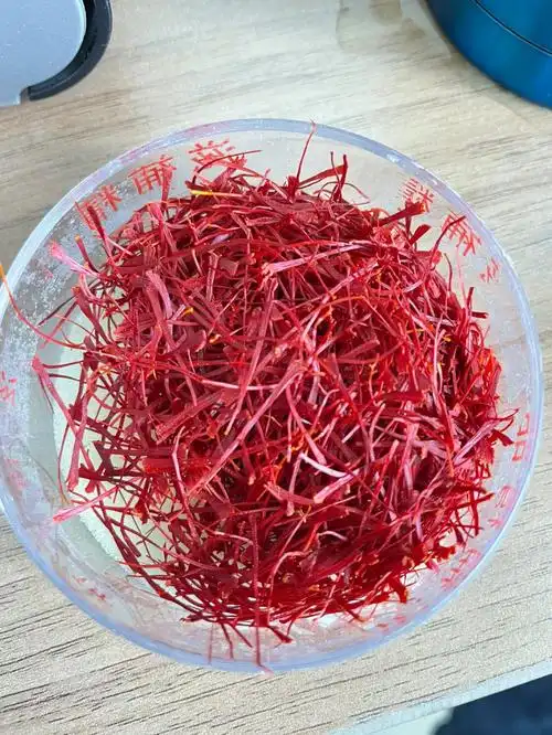 藏红花泡水的颜色是这样吗