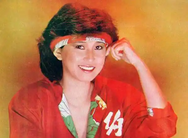 对于这样的绯闻余绮霞,那时候的她自然和徐日勤相爱了七年.