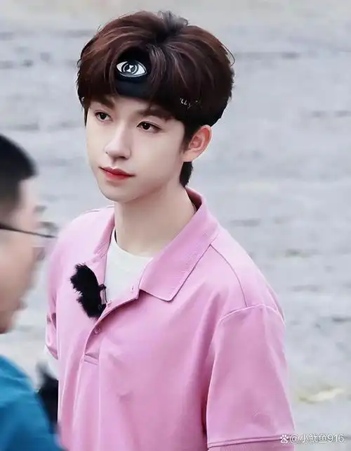 全员加速中刘耀文上下班判若两人吃什么长大的