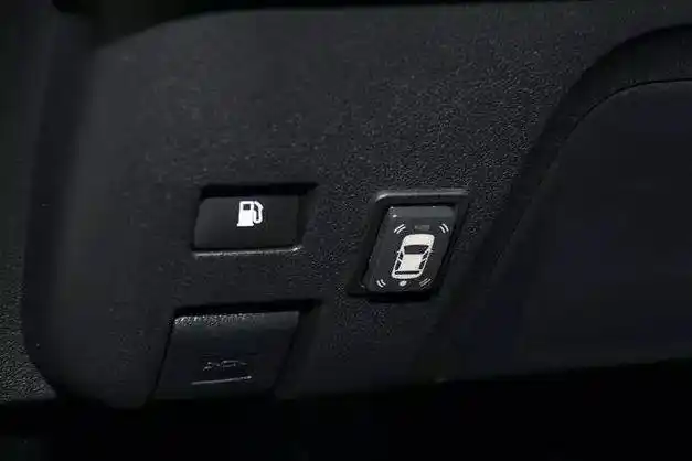 探岳油箱开关按键,探岳开油箱盖开关在哪