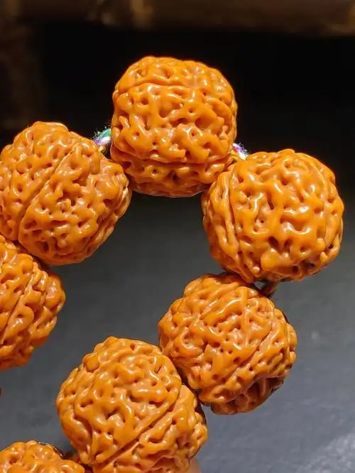 天价小金刚满肉蜂窝