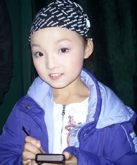 p>孔莹,2000年12月26日出生于 a target="_blank" href="/item/河南