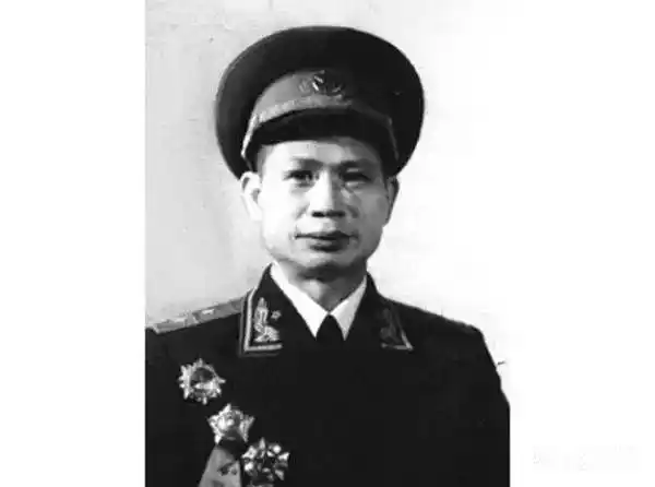 这7位开国将军都来自梅州!_北京军区_广东_少将