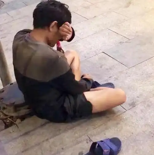 回顾亏光千万华强北手机王子变疯癫流浪汉他经历了什么