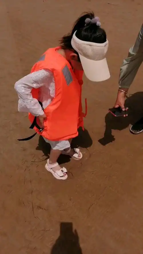 我要过六一#小朋友,去黄河滩踩泥去