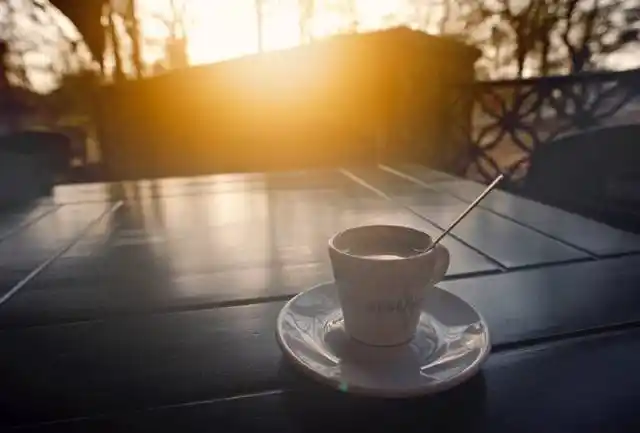 静谧午后来一杯咖啡,在阳台默数指尖淌过的时光.