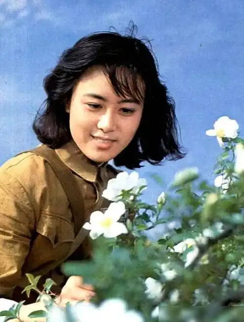 她是《高山下的花环》女一号,三段感情两次婚姻,离异后如今单身