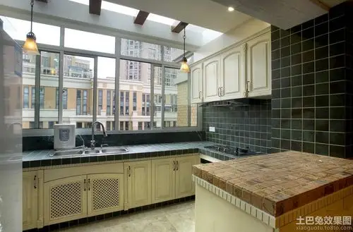 封闭式阳台厨房装修效果图设计图片赏析