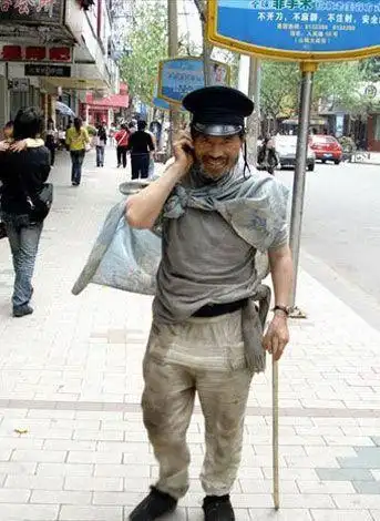 网友实拍史上最牛乞丐(组图)
