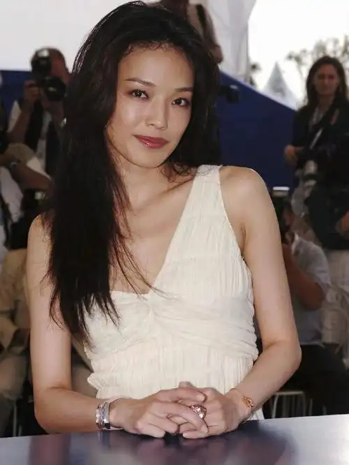 舒淇旧照真的超级清纯,简约的白色连衣裙温柔减龄,谁看了不喜欢|裙装