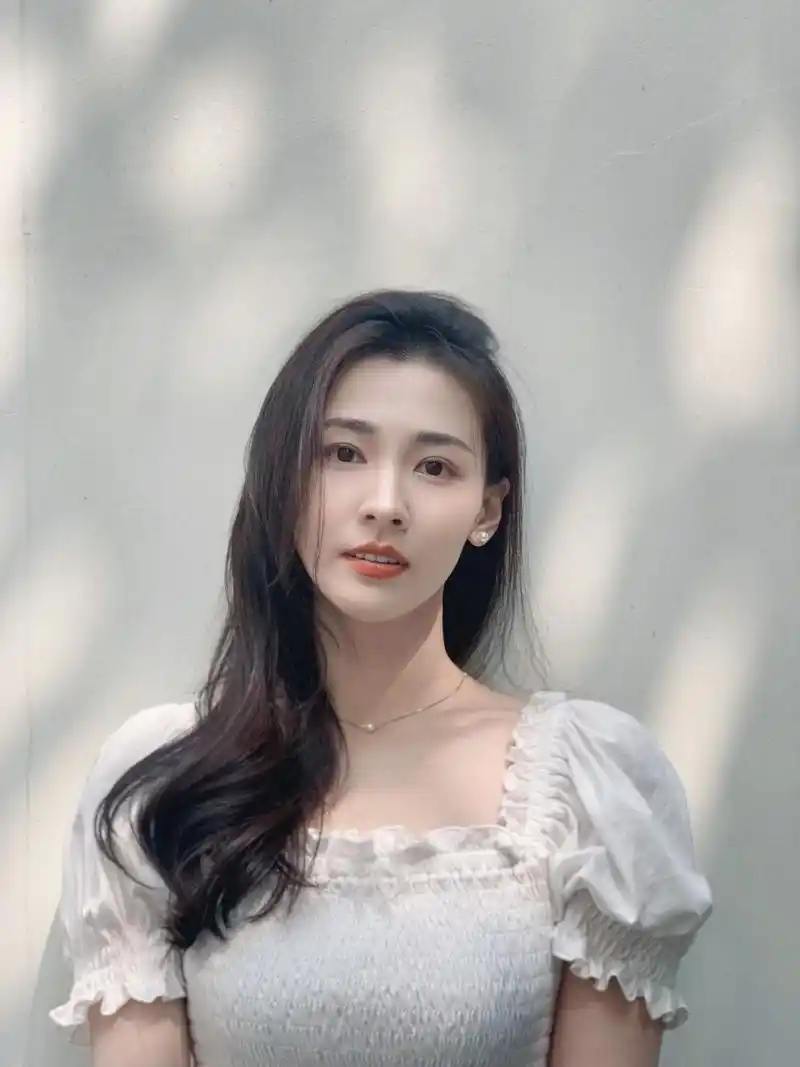 丁笑滢,又挖到一个美人