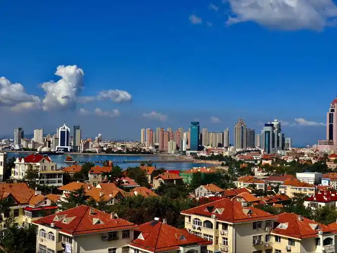 红瓦绿树碧海蓝天·青岛