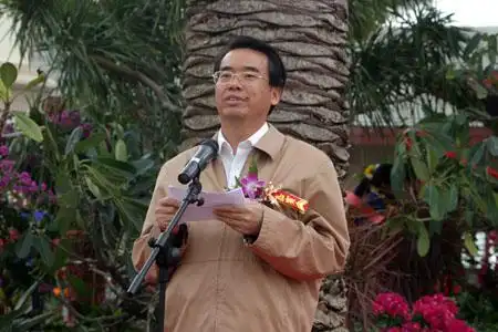 图文红峡谷高尔夫球会开业三亚市长陆志远致辞