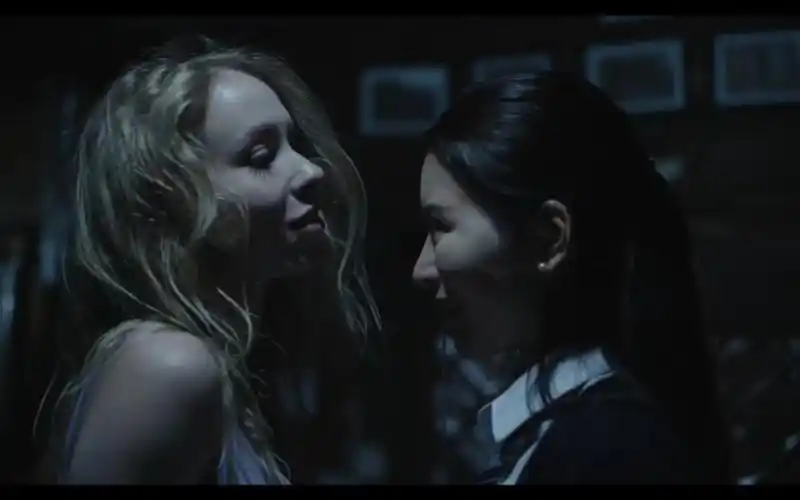 美女们被外星魔虫寄生控制 附身控制黑化 科幻