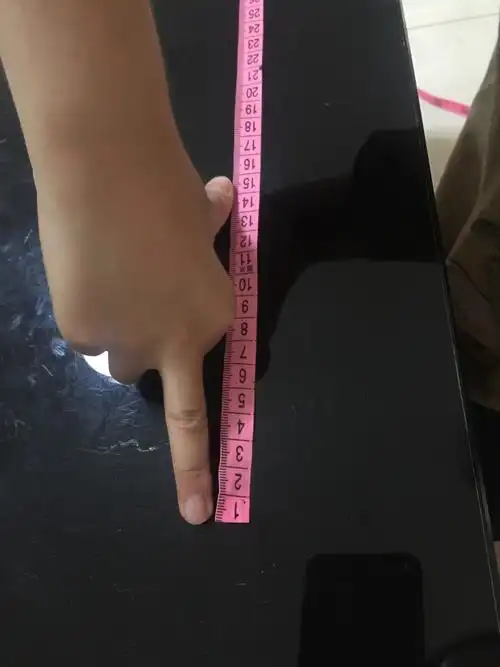 我的一柞是15厘米,我家茶几是我的8讉5厘米.