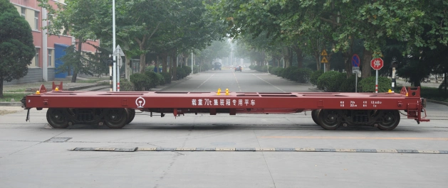 结构概况x70型集装箱专用平车供在中国标准轨距铁路使用,载重70t,可装